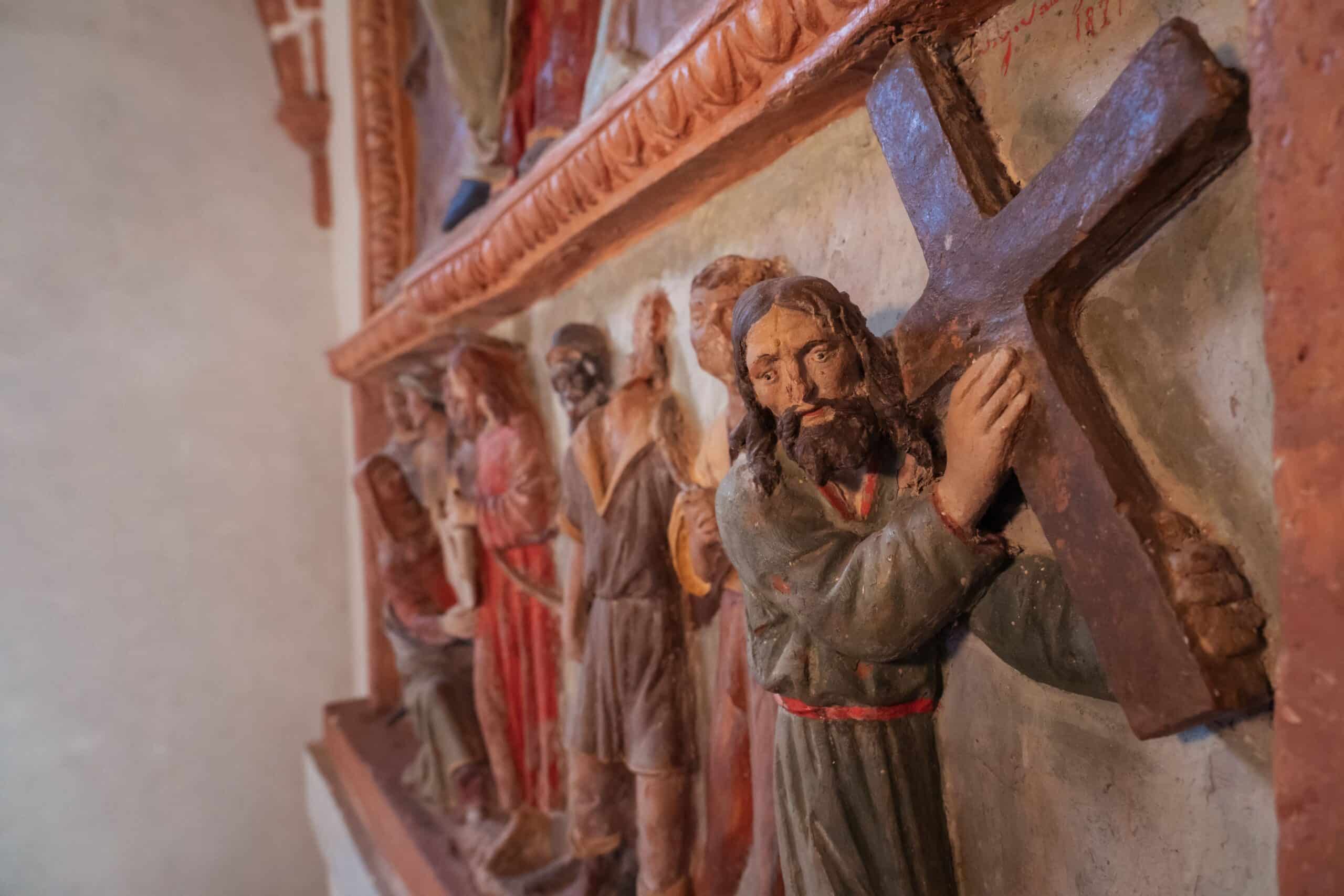 Dettaglio cappella San Vivaldo, Gesu porta la croce